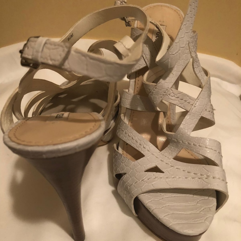 Women's Guess white Platform shoe Size 9 - Picture 2 of 7